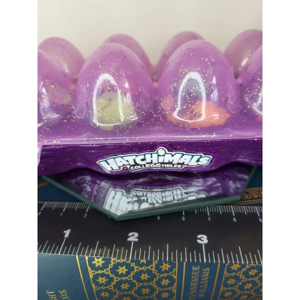 Hatchimals Colleggtables Egg carton Carrying Case With Little Tiny Animals